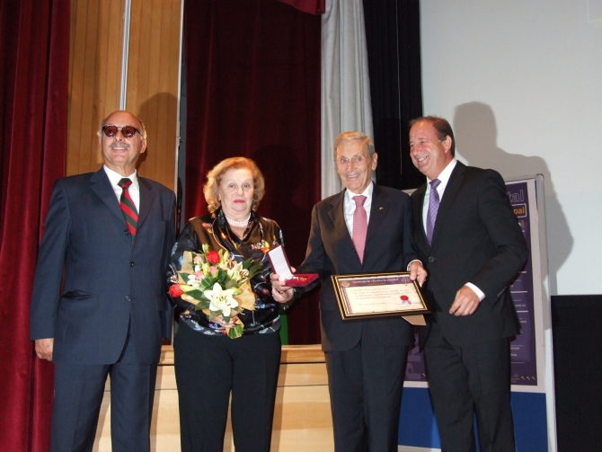 O empresário Belmiro de Azevedo, foi agraciado, em 7 de outubro de 2014, com a Medalha de Ouro do Município de Oliveira do Hospital