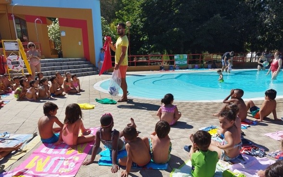 Programa "Nadador Salvador Júnior" sensibiliza crianças para o meio aquático